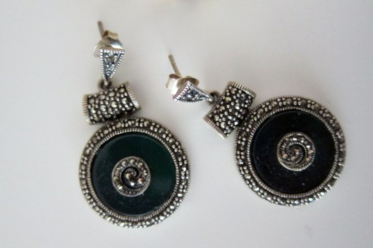earrings detail