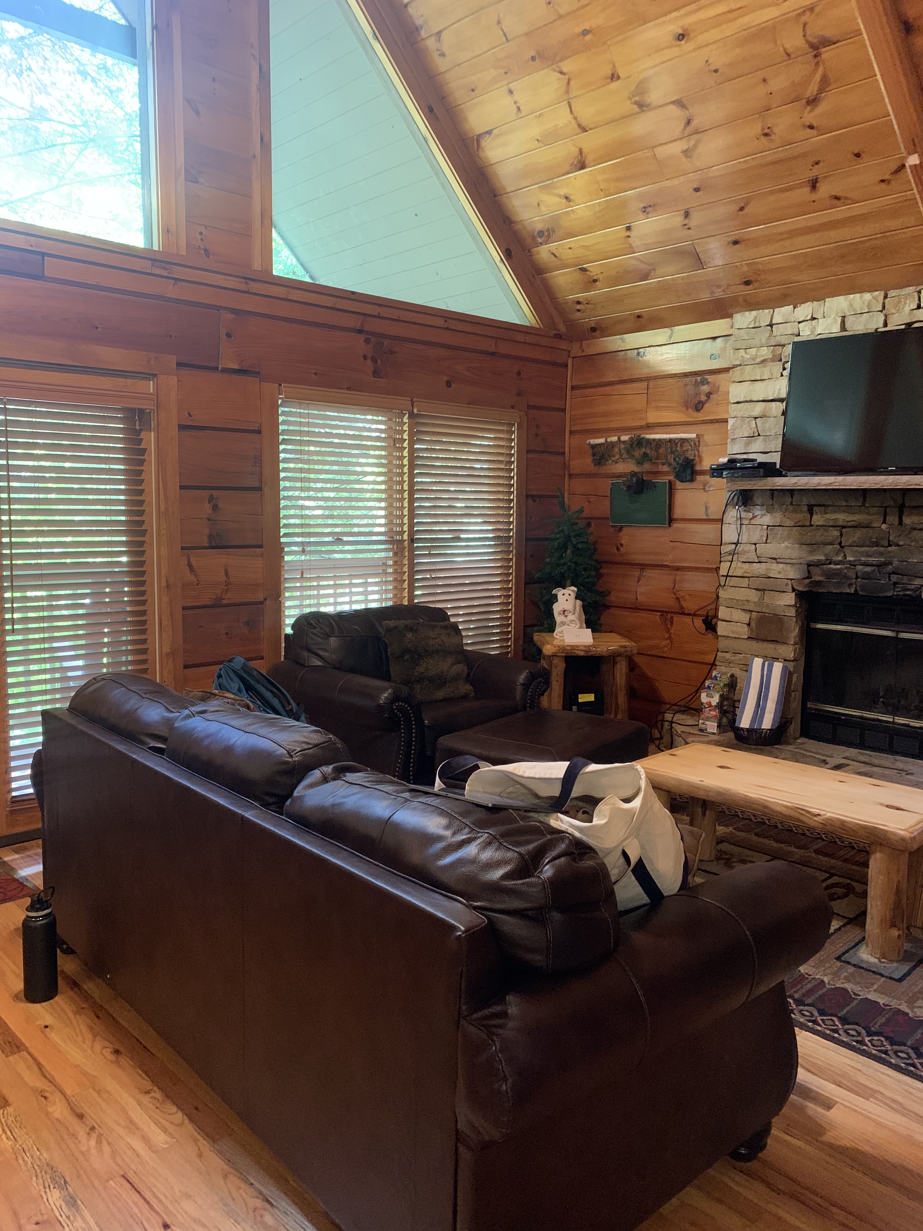 F28E6124-8AEE-4D55-A8A8-571EB79219AF